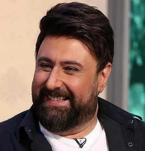 دانلود آهنگ ببینمت هی مثل دسته ی گل نشستی رو مبل ریمیکس محمد علیزاده  اینستایی کلیپی