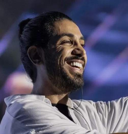 دانلود آهنگ من دیوونه واسم عجیبه دلمو دادم به یه غریبه کسری زاهدی کیفیت بالا ریمیکس اینستایی